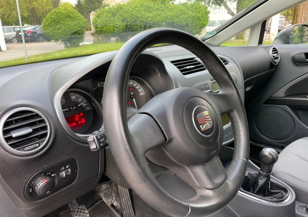 Seat Leon cena 12777 przebieg: 199000, rok produkcji 2005 z Puławy małe 92